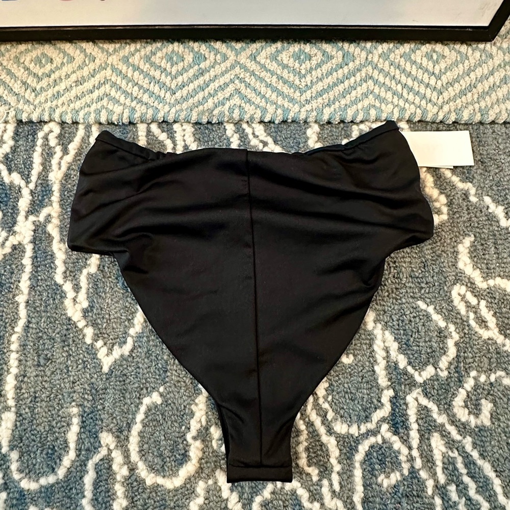 Londre Black high waisted swim bottoms
